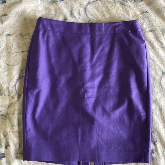J CREW No. 2 pencil skirt in double surge purple
Size 12, good condition - Picture 6 of 6
